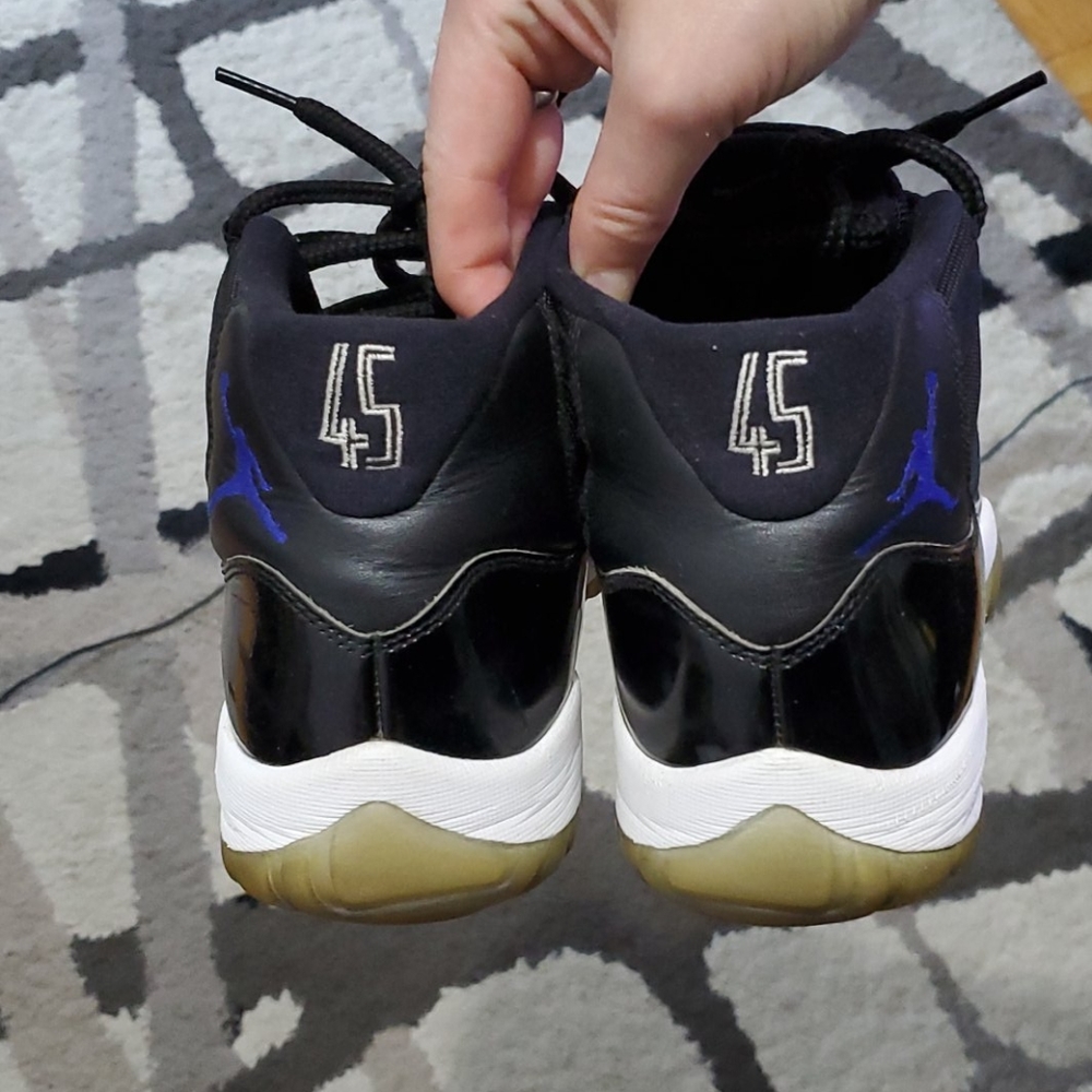 air jordan 11 space jam sneakers
